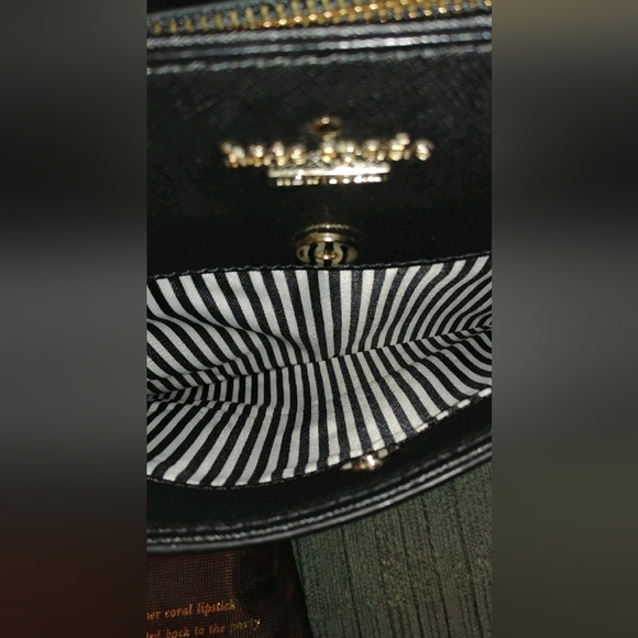 Kate Spade New York leather purse. - Picture 9 of 15